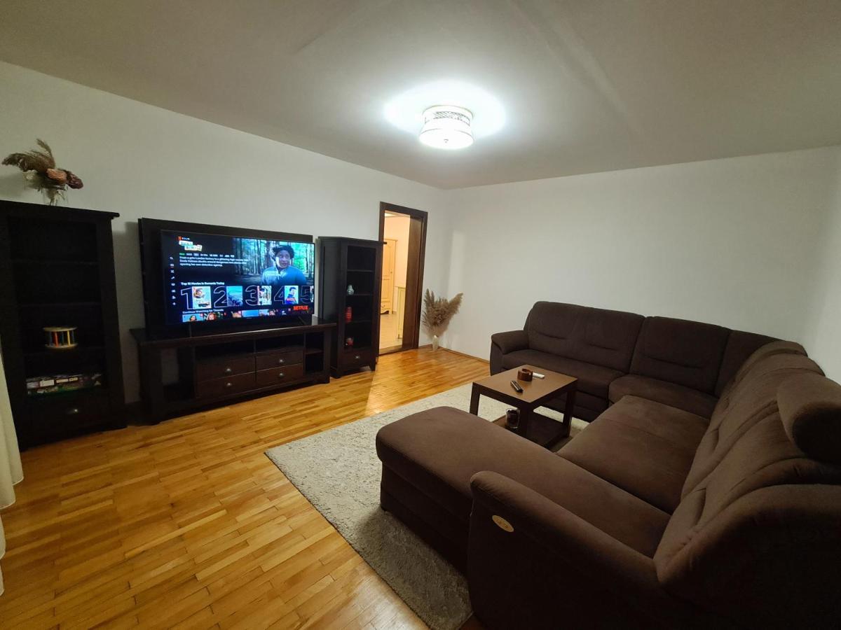 Clasic Apartment Nufarul Орадя Экстерьер фото