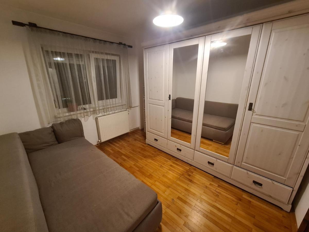 Clasic Apartment Nufarul Орадя Экстерьер фото