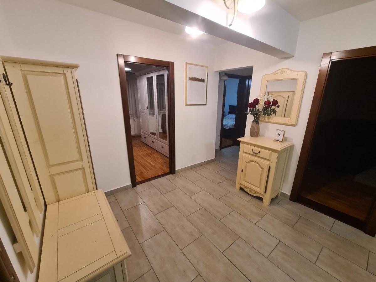Clasic Apartment Nufarul Орадя Экстерьер фото